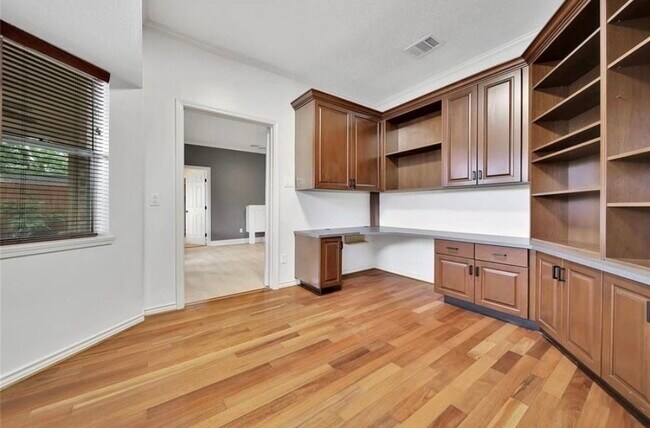 Building Photo - 12922 Lentando Dr