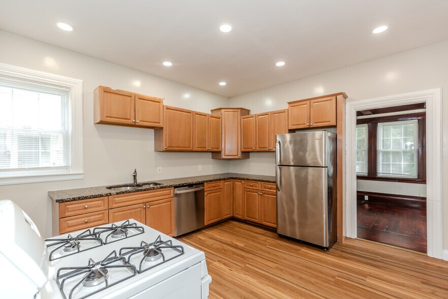 Building Photo - 173 Oakland Ave