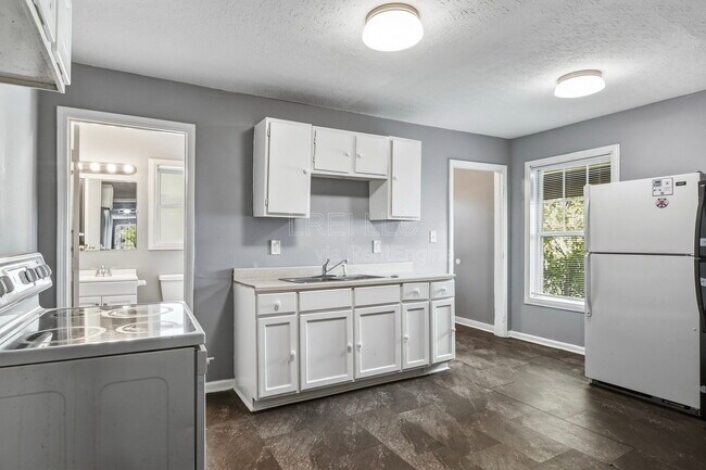 Building Photo - 2931 Virginia Ave