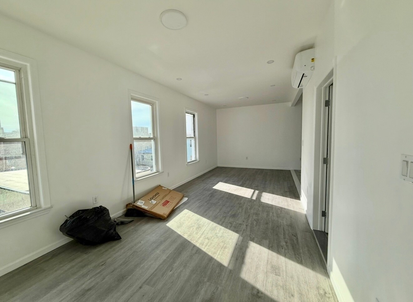 Building Photo - 17 Kearny Ave