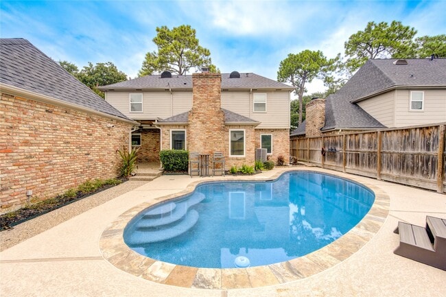 Building Photo - 15739 Fleetwood Oaks Dr