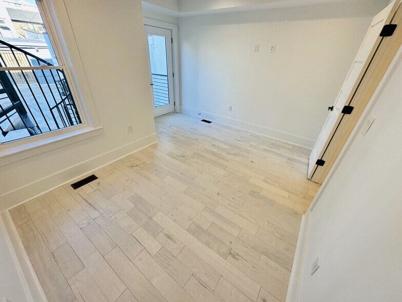 Building Photo - 1314 1/2 5th St NW