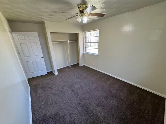 Building Photo - Beautiful 3 Bedroom House in Dallas