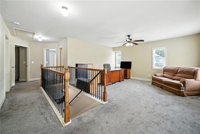 Building Photo - 301 Parkmont Way