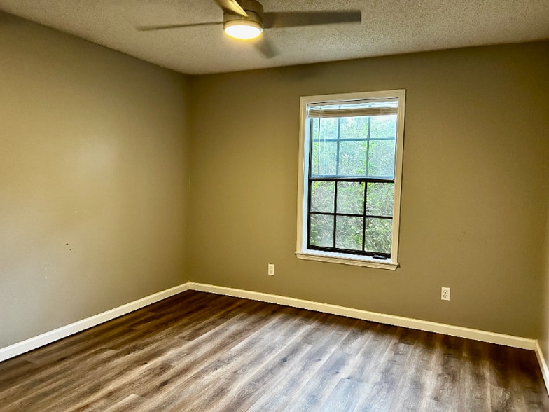 Building Photo - 905 Cherokee St