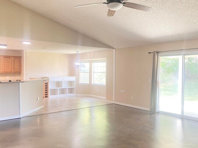 Building Photo - 6425 Sarasota St