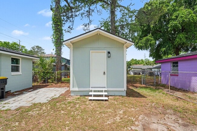 Building Photo - 3 BED | 1 BATH | HUNTER ARMY AIR FIELD