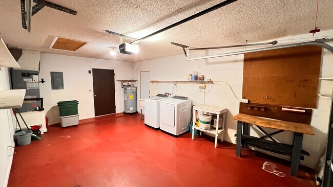 Building Photo - Charming 2-Bedroom Home with Solar Panels ...