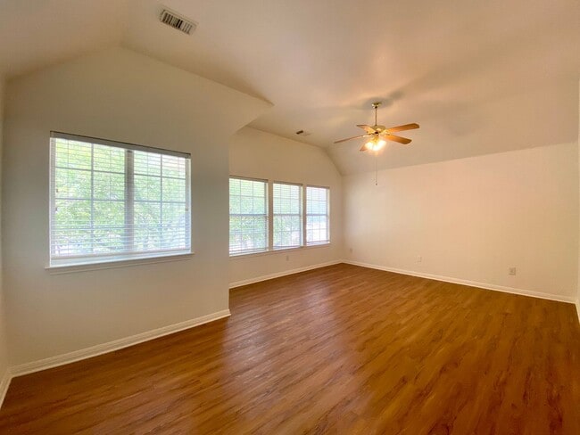 Building Photo - Lovely home in desirable Scofield Farms!