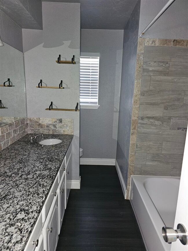 Building Photo - 4621 SE Mieling Dr