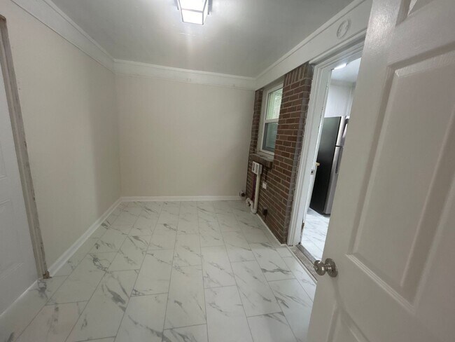 Building Photo - 3711 Kaiser Ave