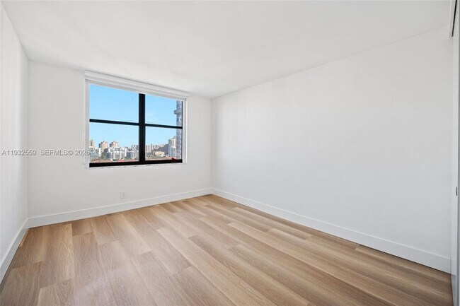 Building Photo - 18151 NE 31st Ct