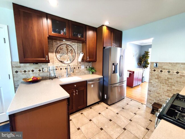Building Photo - 4814 King Richard Dr