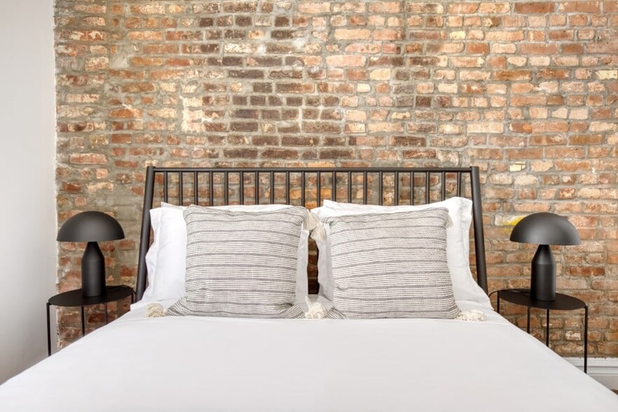 Building Photo - 202 E 13th St