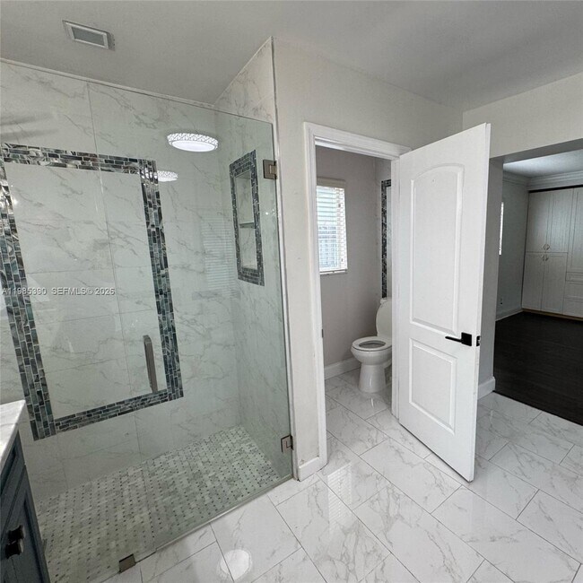 Building Photo - 4261 SW 22nd St