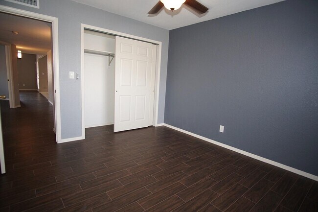 Building Photo - 6525 Brisa Del Mar Dr
