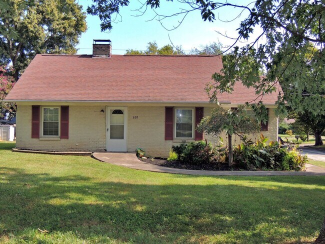 Building Photo - 300 Rose Ave