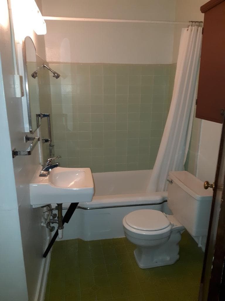 Bath - 1625 The Strand