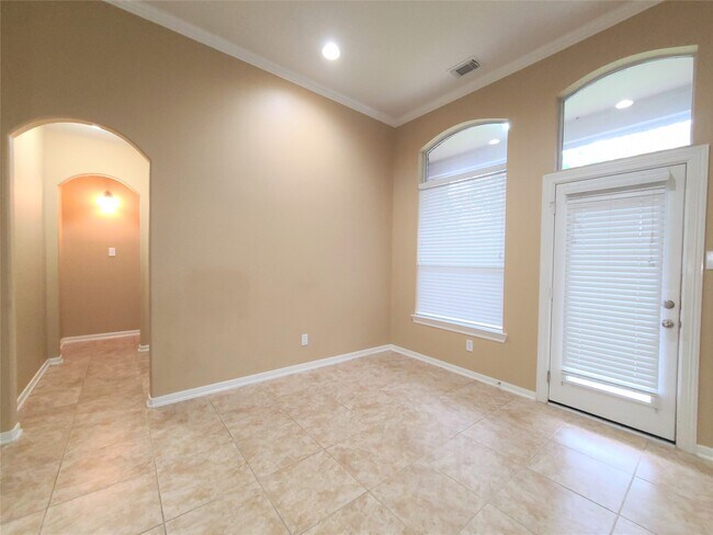 Building Photo - 7015 Pinefern Ln