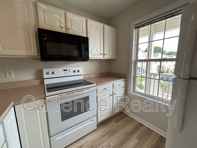 Building Photo - 4619 McClelland Dr