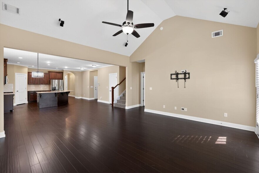 Building Photo - 2226 Kendall Park Dr