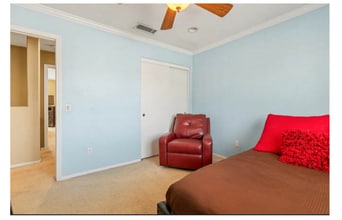 Building Photo - 21553 Oak Dr