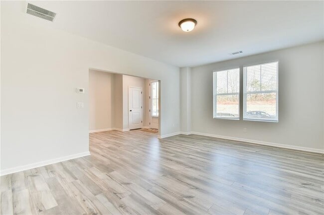 Building Photo - 2350 Whistler Wy NE