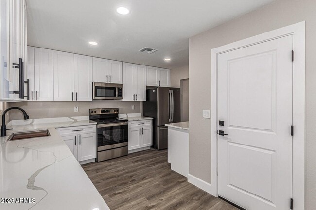 Building Photo - 9938 Willowcreek Cir