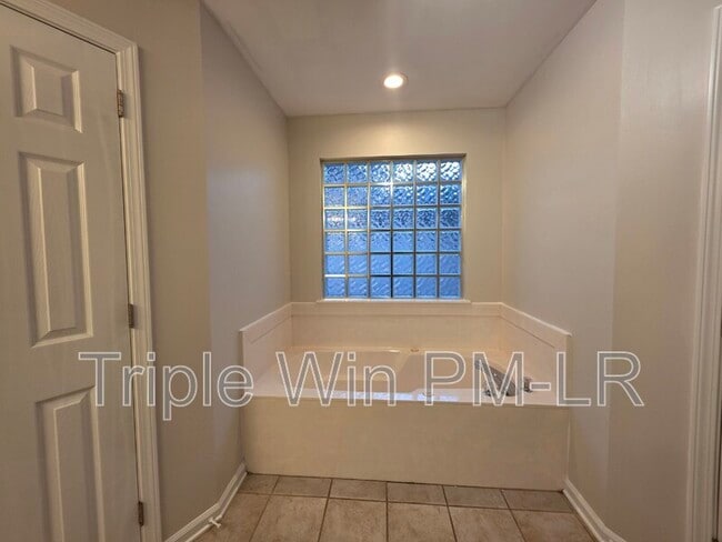 Building Photo - 12512 Woodbury Dr