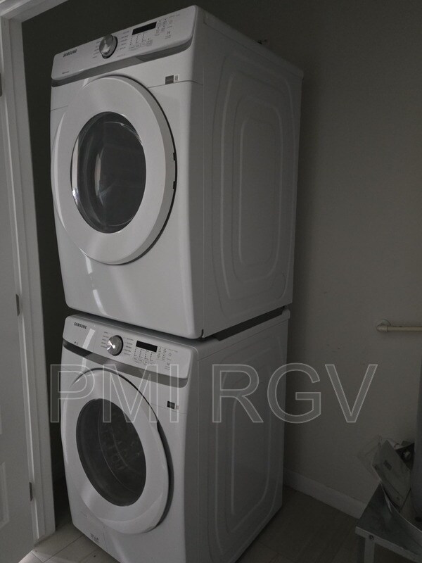 Building Photo - 2912 E Israel Ave