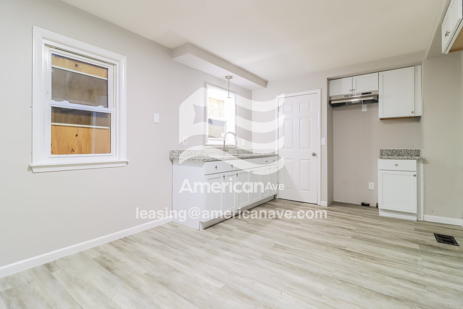 Building Photo - 5065 Lafontaine St