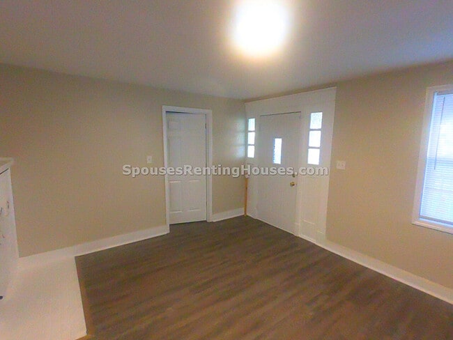 Building Photo - 3608 N Kenwood Ave