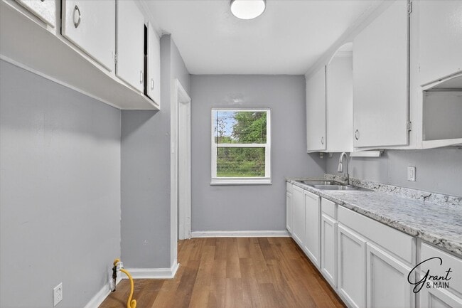 Building Photo - $1200 2 bedroom ranch