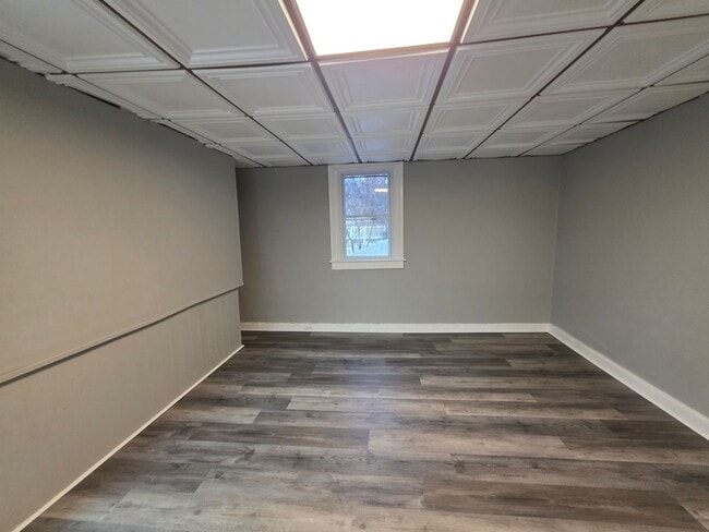 Building Photo - 2 bedroom 1 bath townhouse for rent in the West End