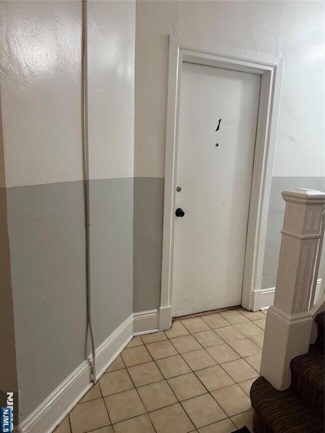 Building Photo - 322 Anderson Ave