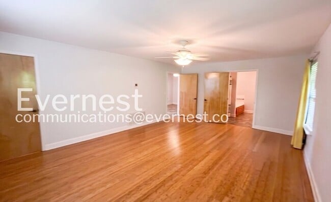 Building Photo - 5737 Garrett Dr