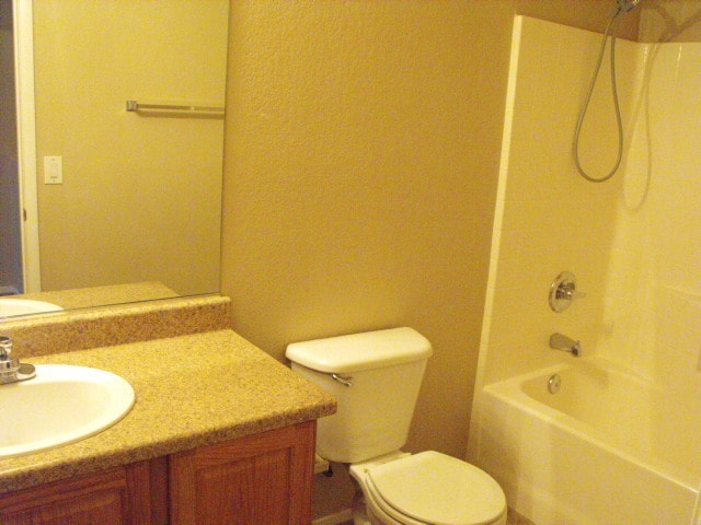 Building Photo - Spacious Henderson townhouse featuring   3 bedrooms PLUS 2 car garage.