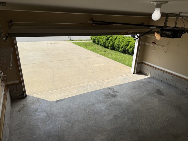 Building Photo - 3685 S Jot Dr