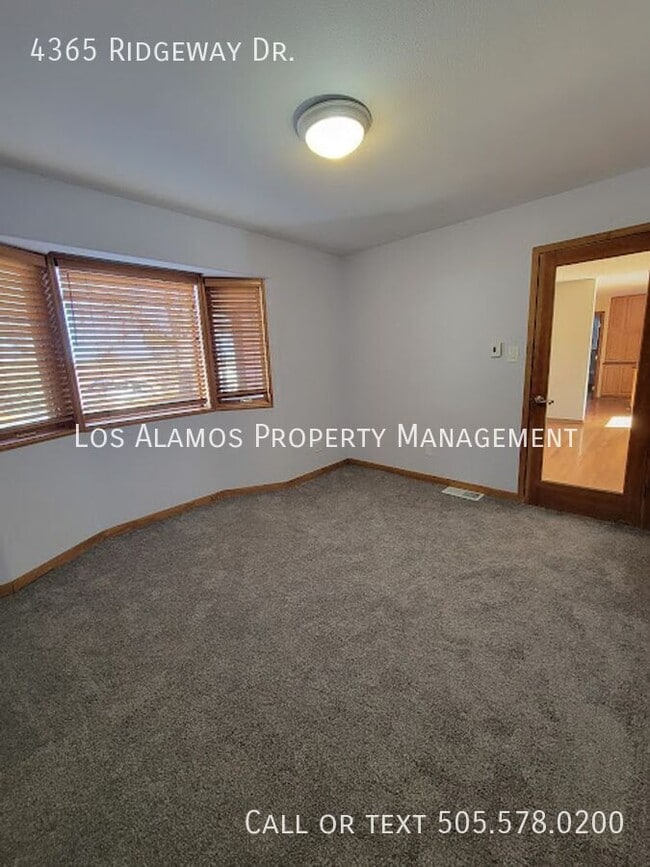 Building Photo - 4365 Ridgeway Dr