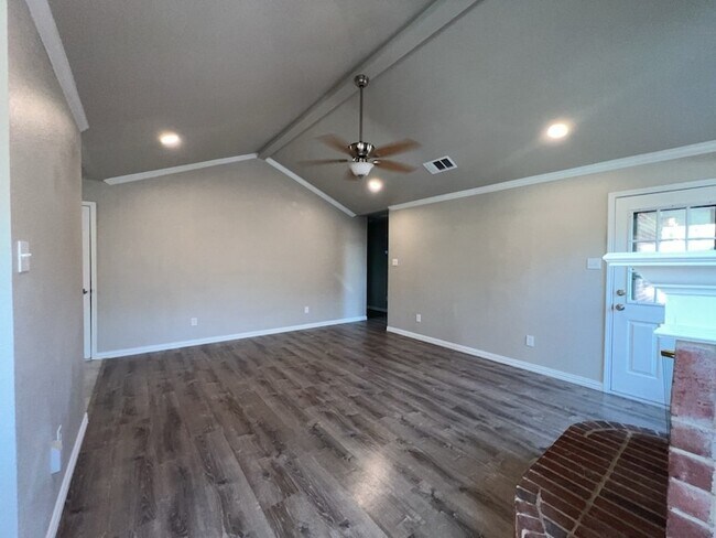 Building Photo - 5728 Shady Springs Trail