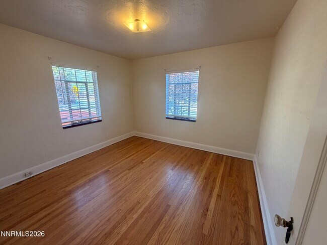 Building Photo - 541 Thoma St