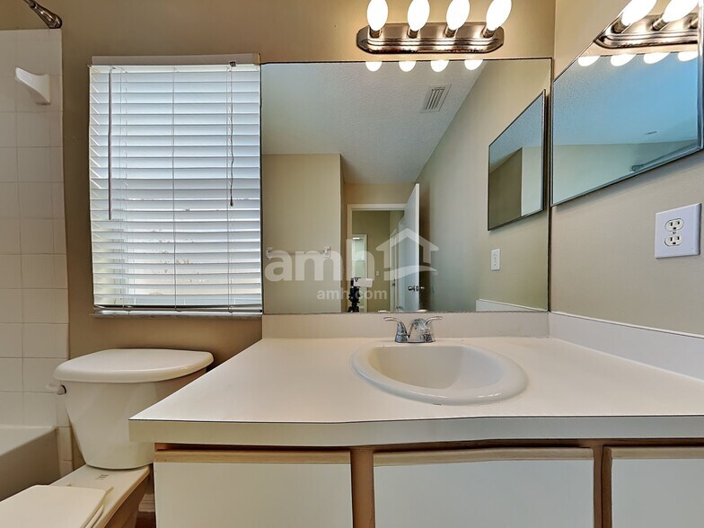 Building Photo - 4426 Country Hills Blvd