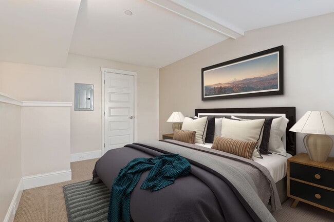 Building Photo - Beautiful Two-Story Townhouse With Garage!!