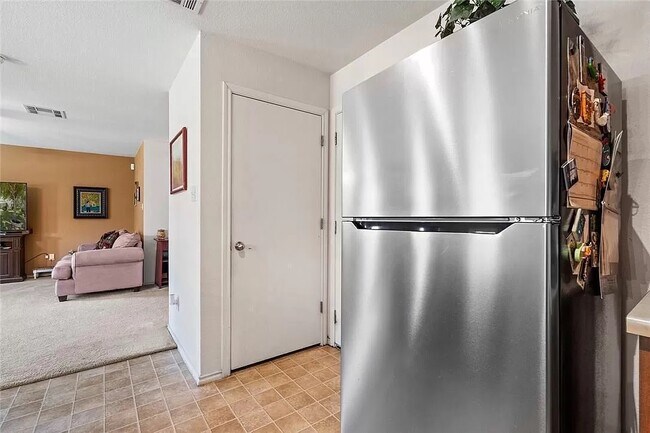 Building Photo - 206 Black