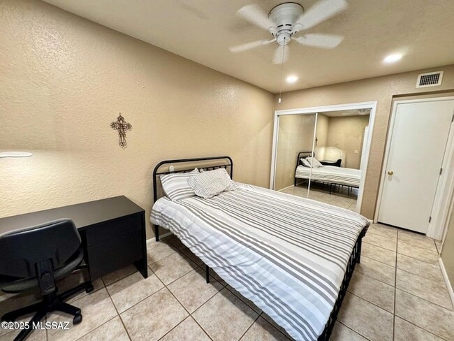 Building Photo - 4281 N River Grove Cir