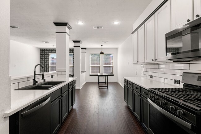 Building Photo - 5350 Brookway Dr