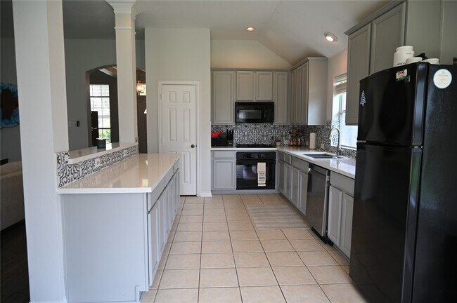 Building Photo - 5755 Lightstone Ln