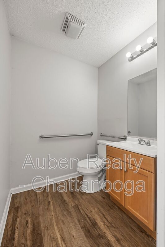 Building Photo - 207 Eveningside Dr