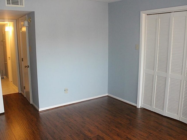 Building Photo - 3015 Walnut Bend Ln