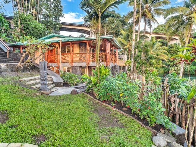 Building Photo - Oceanfront Estate: The Honolii Hale